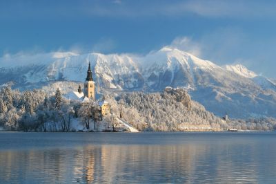 Marieninsel im Bleder See im Winter