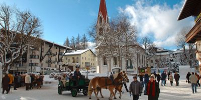 TIROLER BERGE GANZ IN WEISS