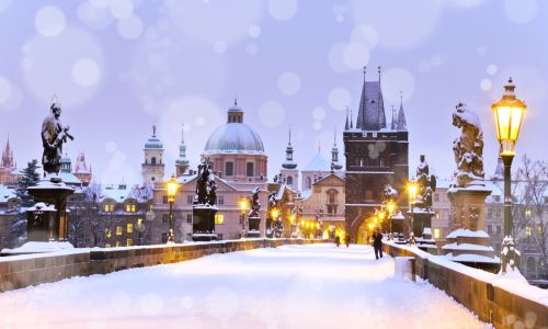 Prag - Karlsbrücke im Winter 
