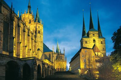Dom und Severikirche in Erfurt, beleuchtet