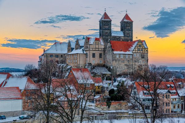 Das Quedlinburger Schloss und Stiftskirche im Winter