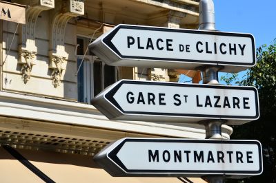 Paris -Straßenschilder zum Montmartre 
