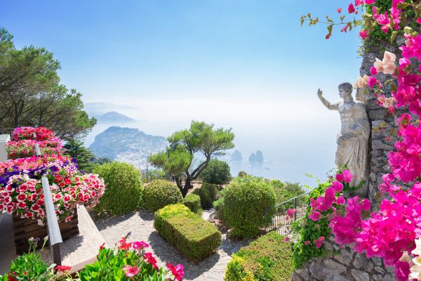 Traumhafter Blick vom Monte Solaro auf Capri