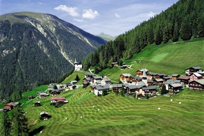 Blick auf das Dorf Davos Monstein