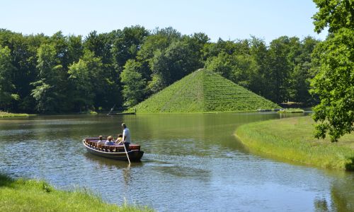 Boot bei Seepyramide, Schlosspark Branitz