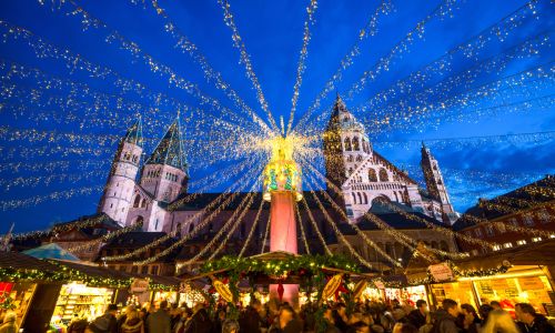 Der Weihnachtsmarkt auf dem Mainzer Domplatz