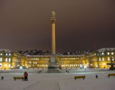 Der Schlossplatz in Stuttgart im Winter