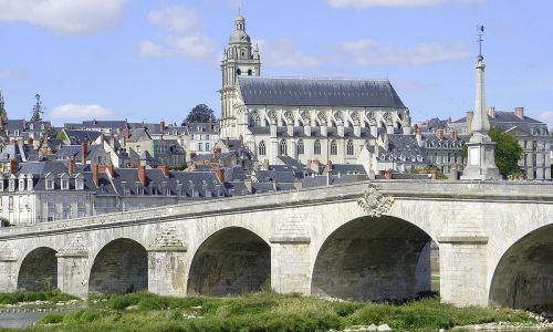 Brücke über die Loire in Blois