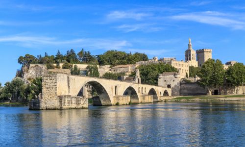 Brücke von Avignon mit Papstpalast