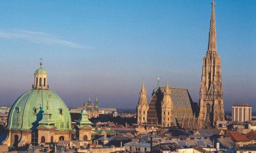 Stephansdom und Peterskirche in Wien
