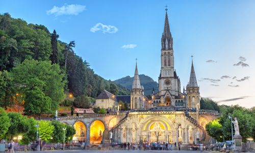 Die Rosenkranz-Basilika in Lourdes