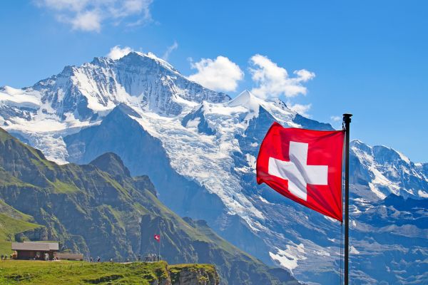 Schweizer Flagge vor der Eiger-Nordwand