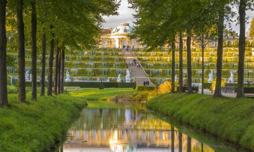 Schloss Sanssouci mit Park in Potsdam