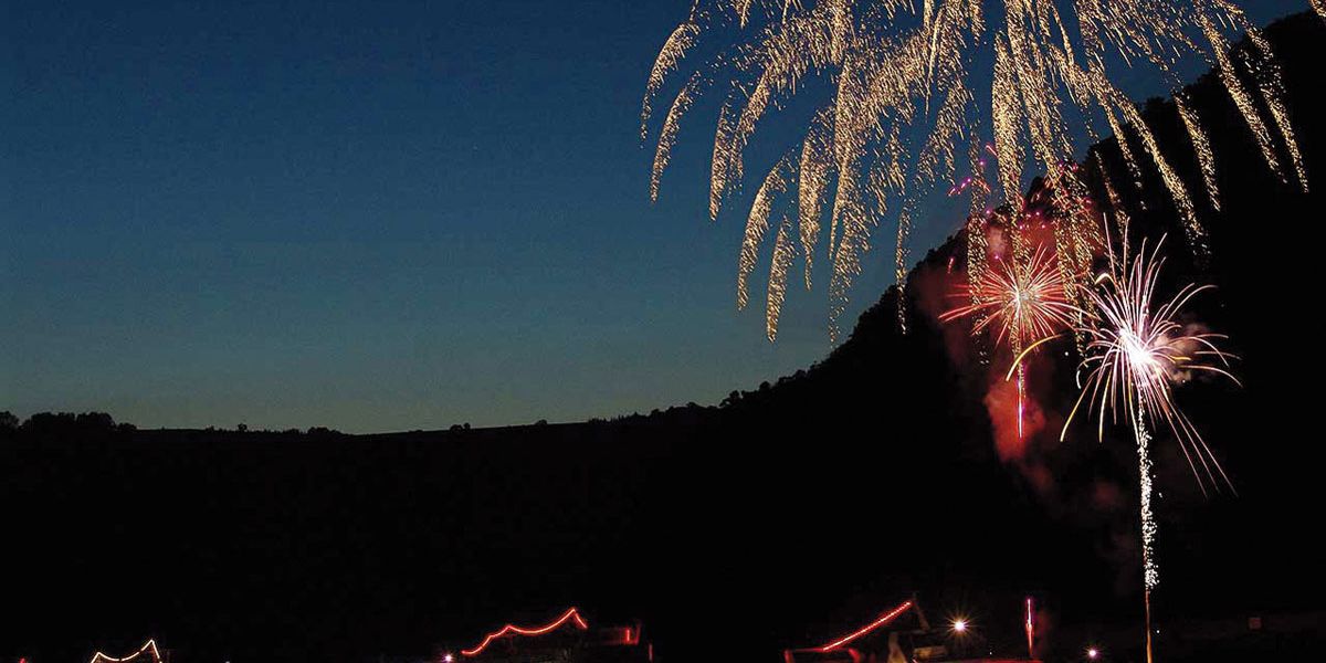 Große Flottenparade mit Feuerwerk - WARTELISTE