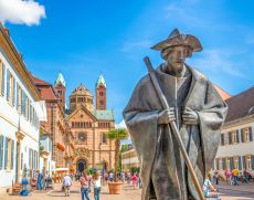 Pilgerfigur und Dom zu Speyer Via Triumphalis