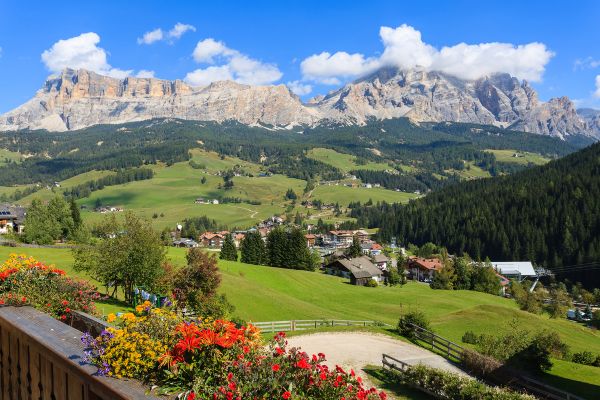 Blick auf La Villa in den Dolomiten