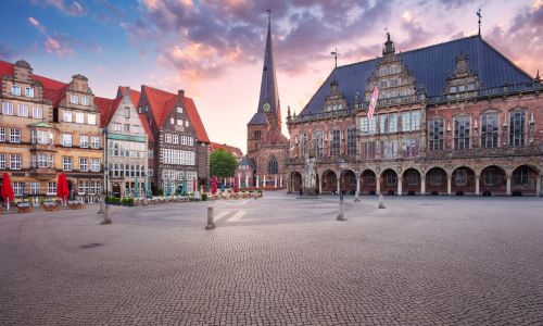 Der Bremer Marktplatz mit Rathaus und Roland