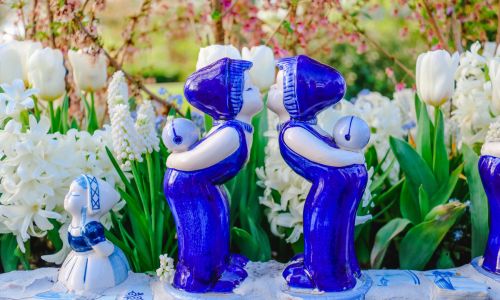 Figuren aus blauem Delfter Porzellan