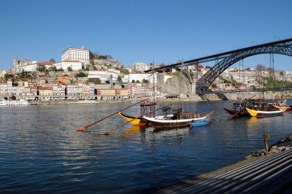 Bateau tradionnel sur le Douro à Porto