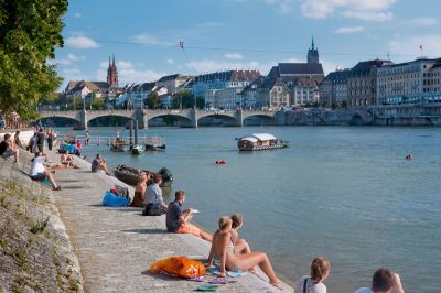 Sommer in Basel am Rheinufer