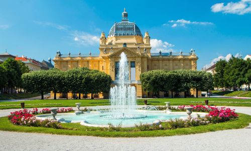 Kunst-Pavillon und Brunnen in Zagreb